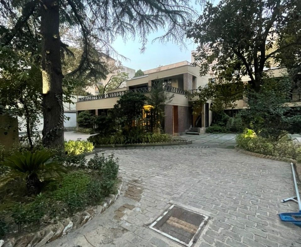 Villa In Tehran Darrous Code 1642-7